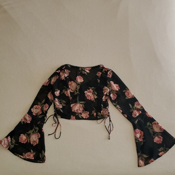 💥 3/$30 NWOT Rue21 Peasant Cropped Floral Blouse - Picture 8 of 8